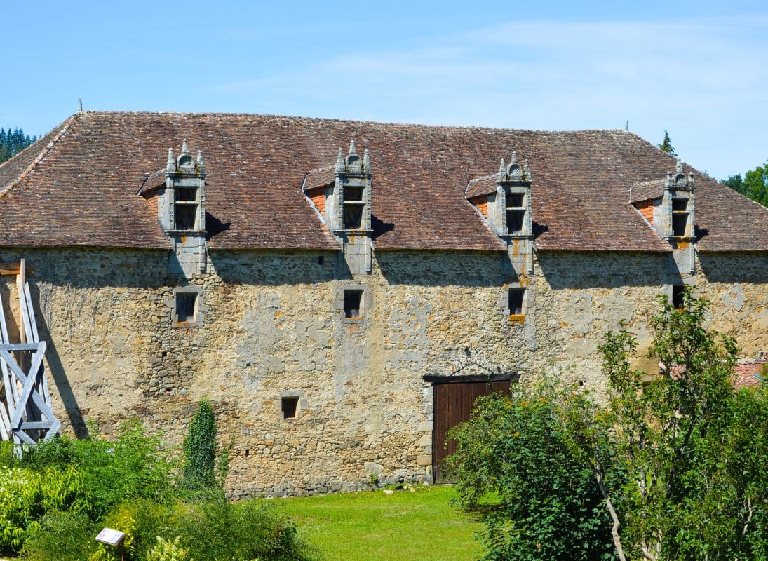 écuries-renaissance-du-chateau-des-cars